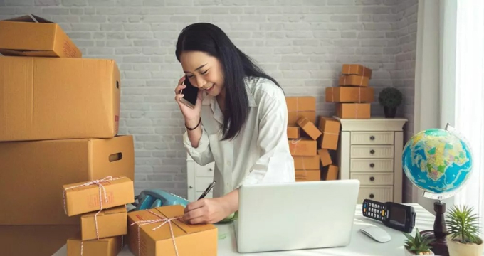What Is Dropshipping & How Does It Work? (2022) Woman Handing Her Own Fulfillment