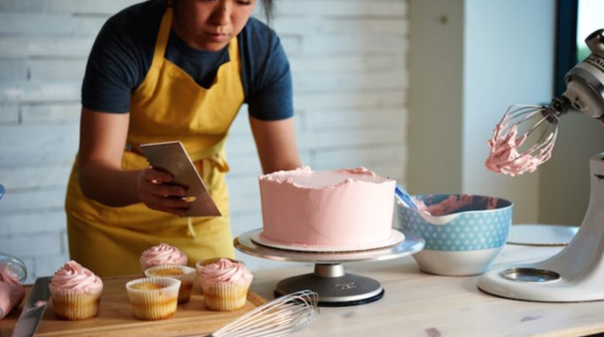 17+ Business Ideas In Indore for Budding Entrepreneurs home baker 1
